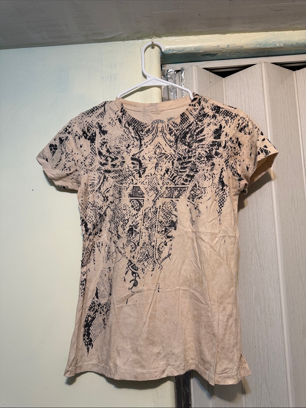 Affliction Beige and Black Graphic Short Sleeve Tee
